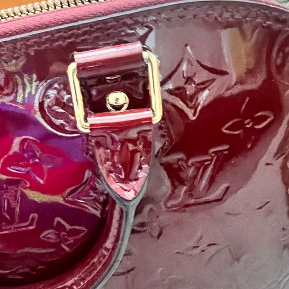 Authentic Louis Vuitton Alma Vernis Mm size in Excellent Condition - Picture 6 of 14
